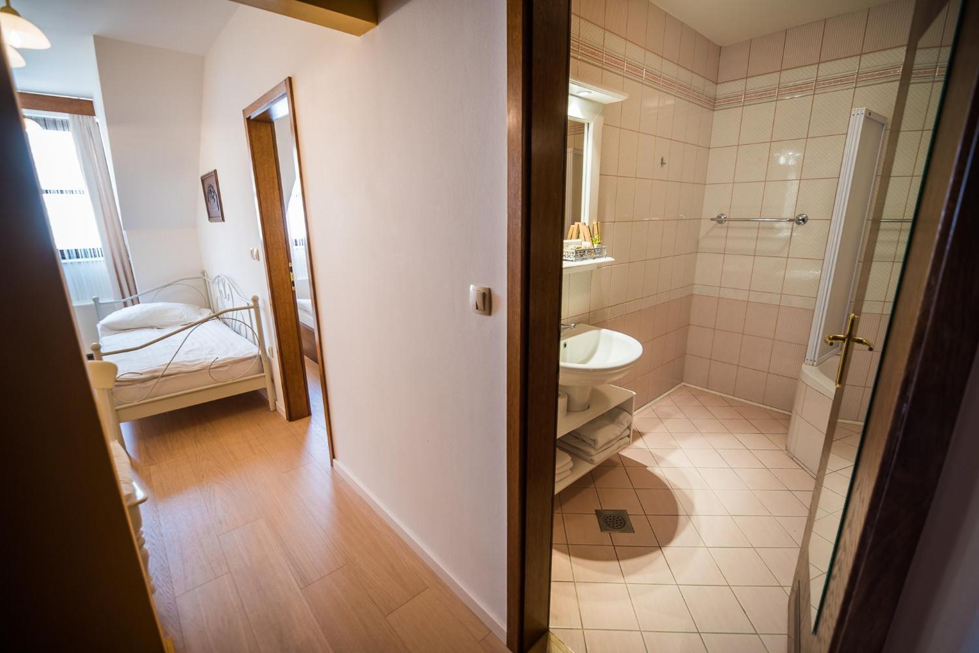Splavar Rooms Brežice Szoba fotó
